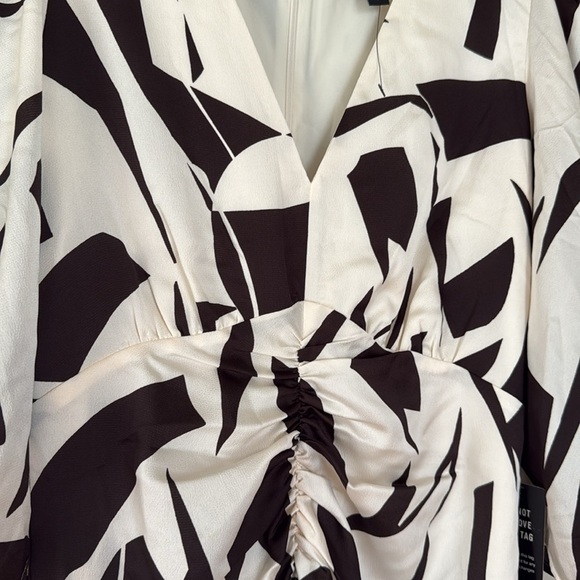 NWOT Express Black and White Wrap Dress with Puff Sleeves S - Picture 4 of 7